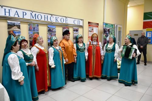 В Нармонке встреча с жителями сельского поселения началась с небольшой концертной программы