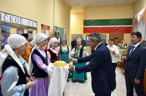 В Нармонке встреча с жителями сельского поселения началась с небольшой концертной программы
