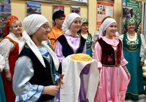 В Нармонке встреча с жителями сельского поселения началась с небольшой концертной программы