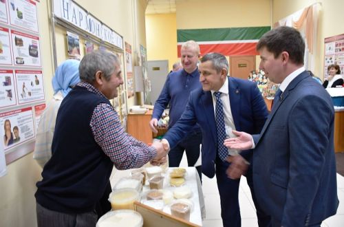 В Нармонке встреча с жителями сельского поселения началась с небольшой концертной программы