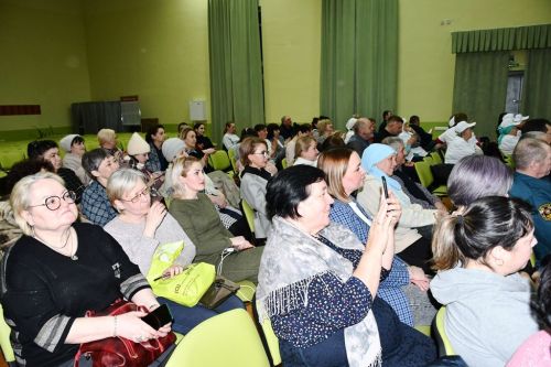 В Нармонке встреча с жителями сельского поселения началась с небольшой концертной программы