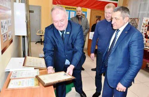 В Нармонке встреча с жителями сельского поселения началась с небольшой концертной программы