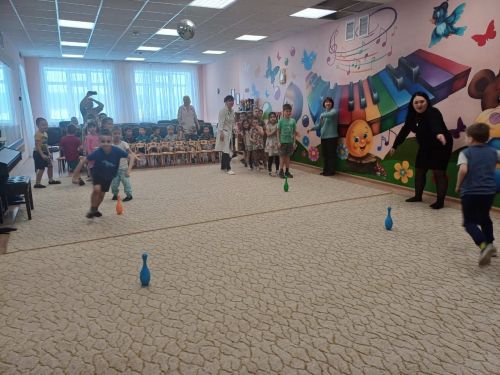 Сотрудники лаишевской библиотеки поздравили юных защитников Отечества с наступающим праздником