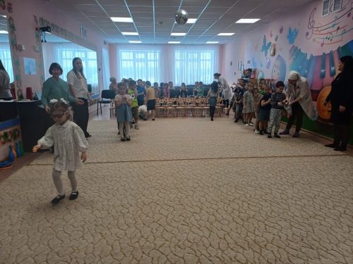 Сотрудники лаишевской библиотеки поздравили юных защитников Отечества с наступающим праздником