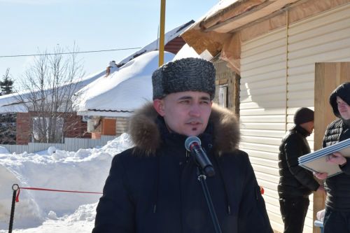 Лаишевская семья, потерявшая жилье в результате пожара, переехала в новый дом