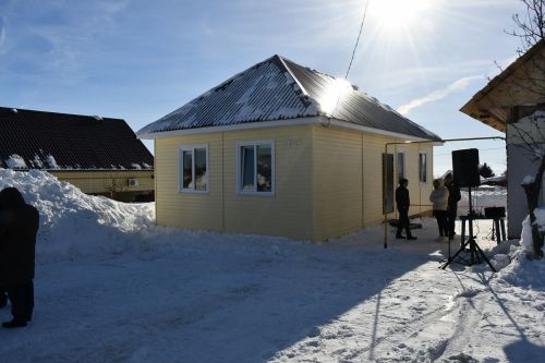Лаишевская семья, потерявшая жилье в результате пожара, переехала в новый дом
