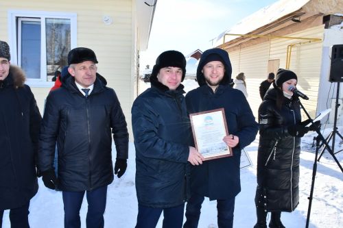 Лаишевская семья, потерявшая жилье в результате пожара, переехала в новый дом