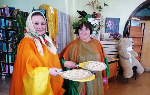 В Лаишевской библиотеке провели фольклорные посиделки «Собирайся, народ, к нам Масленица идёт!»
