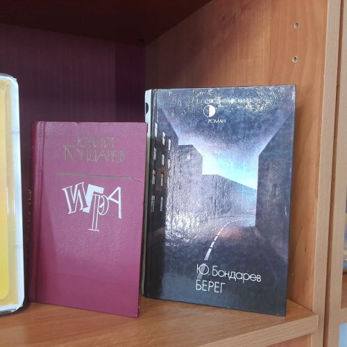 В Лаишевской библиотеке организована новая книжная выставка «Мастер военной прозы»