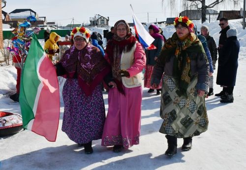 Как участницы ансамбля «Русские напевы» в селе Каипы голосовать ходили