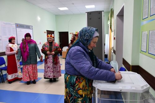 Как участницы ансамбля «Русские напевы» в селе Каипы голосовать ходили