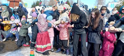 В Никольском сегодня на Масленице провели театрально-игровую программу «Кощей против Масленицы»