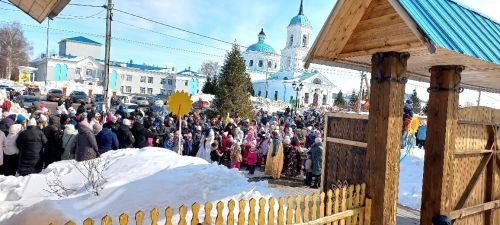 В Никольском сегодня на Масленице провели театрально-игровую программу «Кощей против Масленицы»