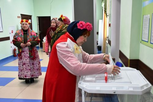 Как участницы ансамбля «Русские напевы» в селе Каипы голосовать ходили