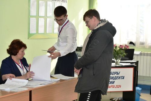 В Сокурах впервые проголосовал Кирилл Морозов