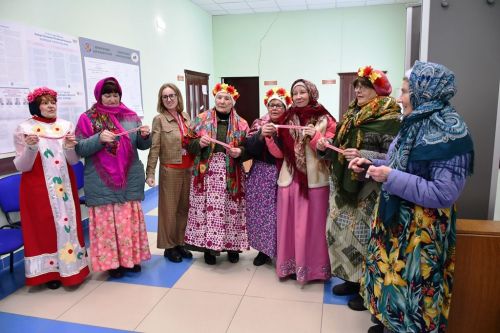 Как участницы ансамбля «Русские напевы» в селе Каипы голосовать ходили