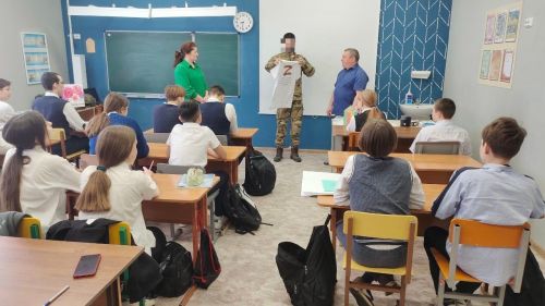 Участник СВО посетил одну из школ Лаишевского района
