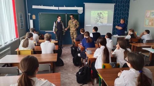 Участник СВО посетил одну из школ Лаишевского района