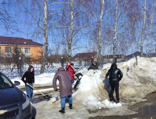 На субботник вышли сотрудники детских садов