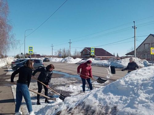 На субботник вышли сотрудники детских садов