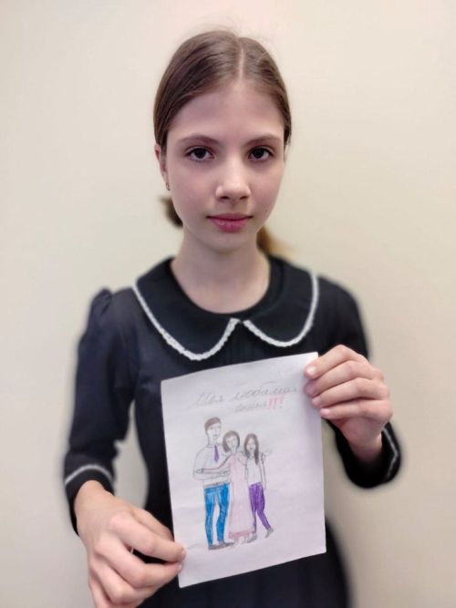 Дети рисуют свою семью