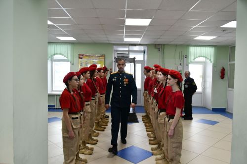 Лаишевскую гимназию №1 посетил Герой России, участник СВО Расим Баксиков