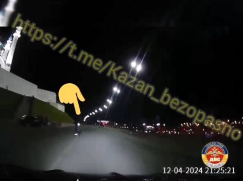 Сегодня ночью в Казани сбили мужчину на самокате