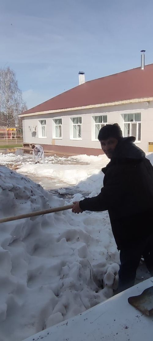 С каждым днем Лаишево пробуждается от долгой зимы и становится чище