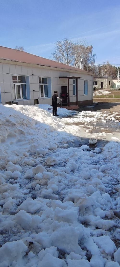 С каждым днем Лаишево пробуждается от долгой зимы и становится чище