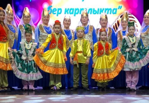 Фольклорный ансамбль «Алчэчэк» выступил в РДК с благотворительным концертом «Помощь СВОим»