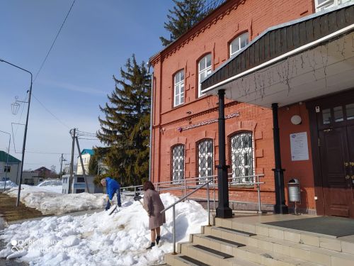 Жители Лаишева продолжают трудиться на очистке территорий