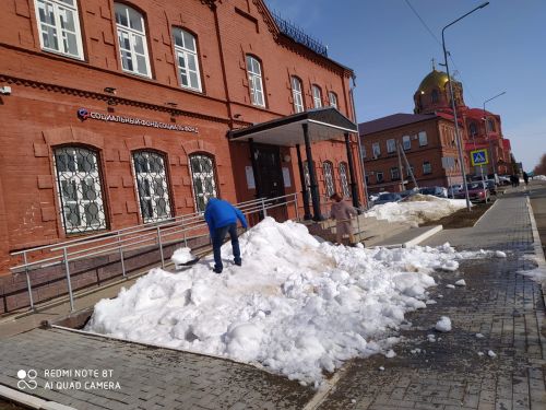 Жители Лаишева продолжают трудиться на очистке территорий
