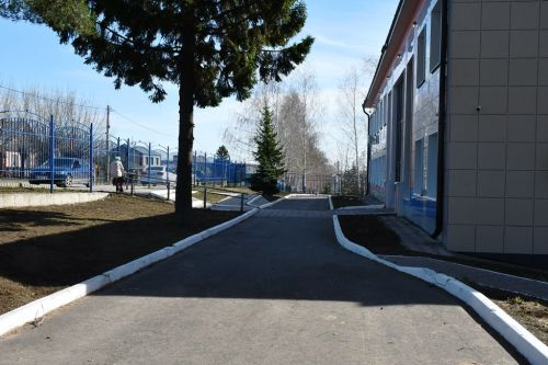 Лопаты, грабли, метлы — главные орудия общегородского субботника в Лаишево