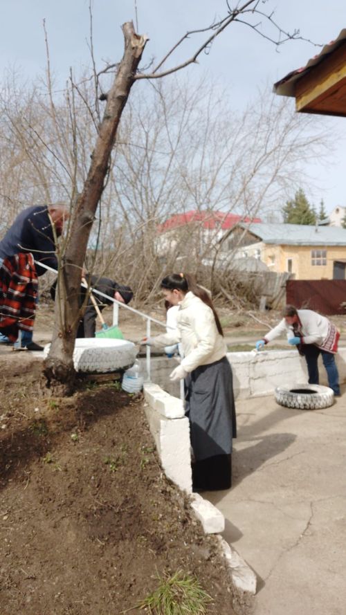 Лаишевцы вышли на субботник