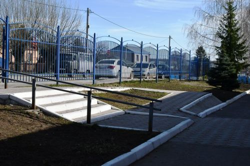 Лопаты, грабли, метлы — главные орудия общегородского субботника в Лаишево
