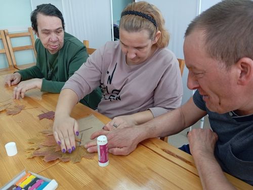 Получателей социальных услуг в Лаишевском районе учили составлять композиции