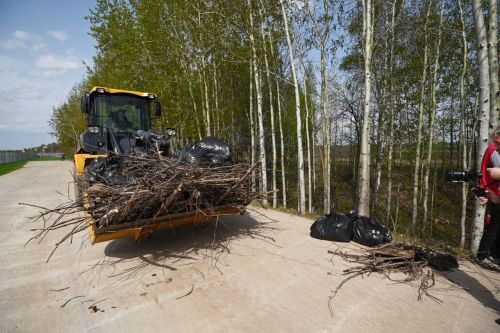 На субботник в Лаишевском районе вышли сотрудники «Казань экспо»