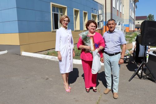 Сегодня глава Лаишевского района Ильдус Зарипов поздравил медицинских работников с предстоящим профессиональным праздником