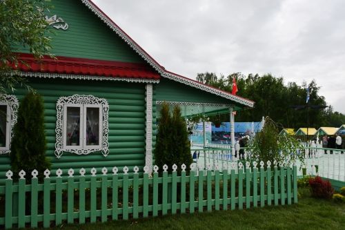 Глава Лаишевского района оценил настольные игры на Казанском Сабантуе