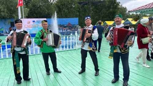 Республиканский Сабантуй: яркий и красочный праздник объединяет жителей Татарстана