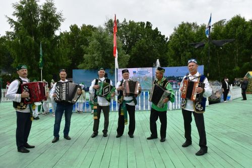 Глава Лаишевского района оценил настольные игры на Казанском Сабантуе