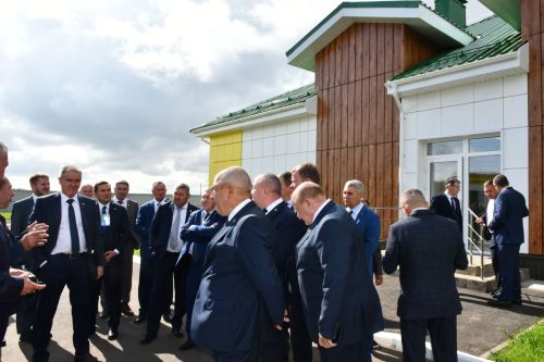 Главы муниципальных образований РТ познакомились с предприятиями Лаишевского района