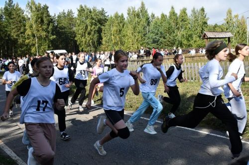 В первом забеге «Кросса нации» участвовали ученики 5 — 7-х классов.