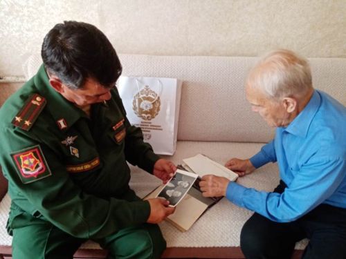 90-летнего танкиста поздравил военный комиссар Лаишевского района