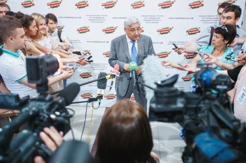 Фарит Мухаметшин поздравляет с Днем российской печати