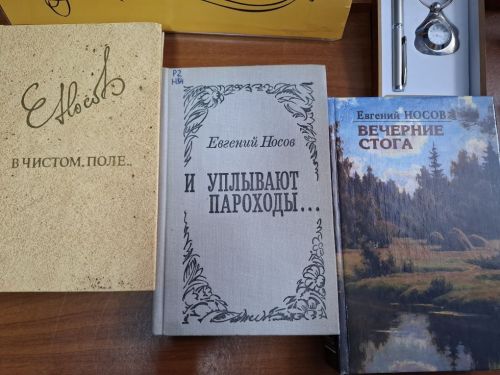 Литературная экспозиция «Не погаснуть живому огню» подготовлена в Лаишевской библиотеке