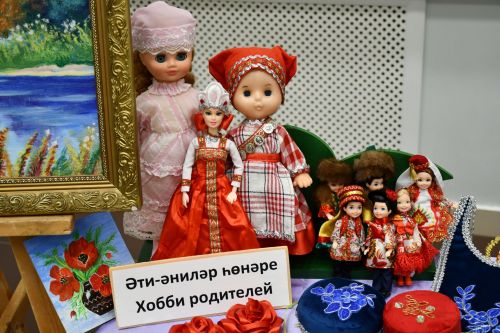 Выставка достижений жителей Малоелгинского сельского поселения прошла в рамках встречи с руководителями района