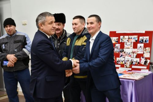 Выставка достижений жителей Малоелгинского сельского поселения прошла в рамках встречи с руководителями района