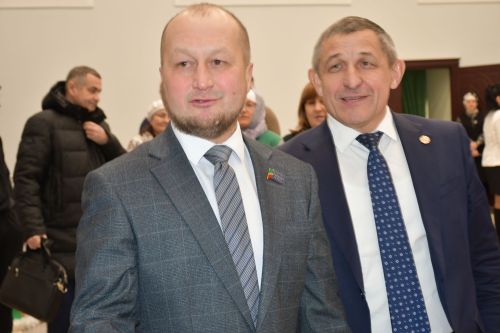 Выставка достижений жителей Малоелгинского сельского поселения прошла в рамках встречи с руководителями района