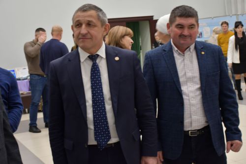 Выставка достижений жителей Малоелгинского сельского поселения прошла в рамках встречи с руководителями района